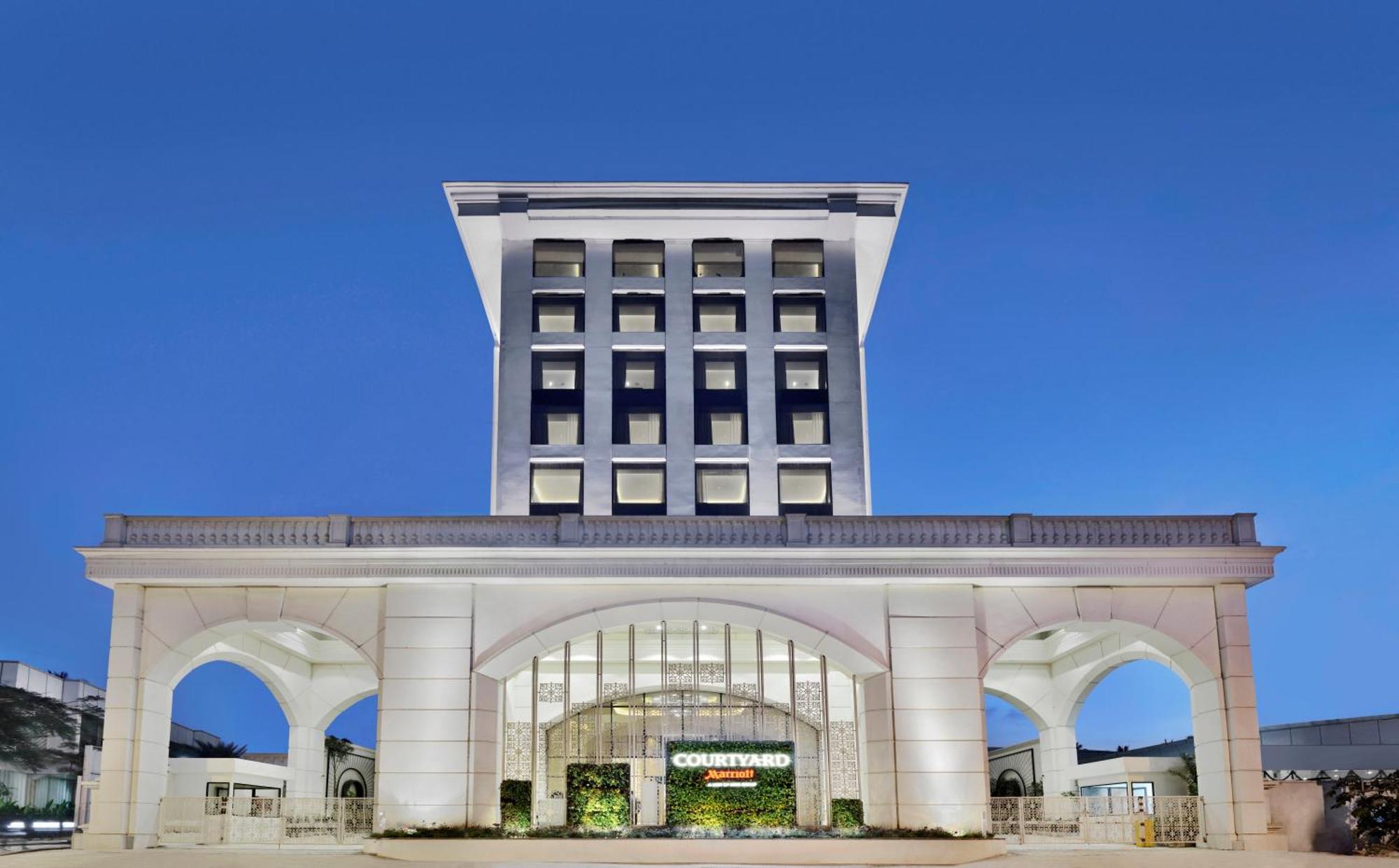 Hotel Courtyard By Marriott Bengaluru Hebbal Exterior foto